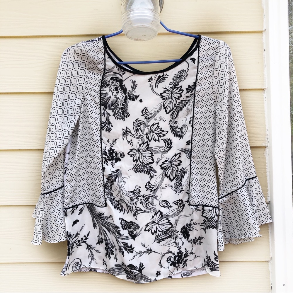 Loft.White/Blue bell sleeve women’s top Sz‎ XS